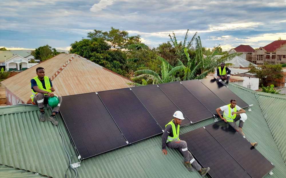 3.7KW Hybrid Solar System with Full Black Solar Panel